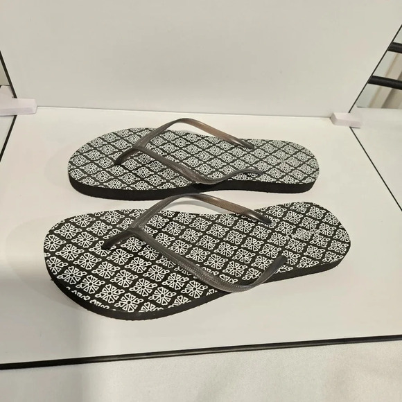 Stylish Black and White Patterned Flip Flops - Lightweight and Comfortable - Picture 4 of 6